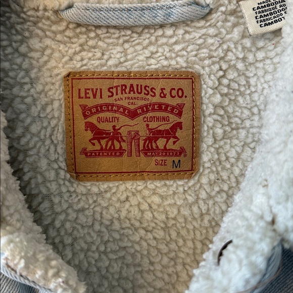 Levi's 90’s Sherpa Trucker Jacket - Picture 3 of 5